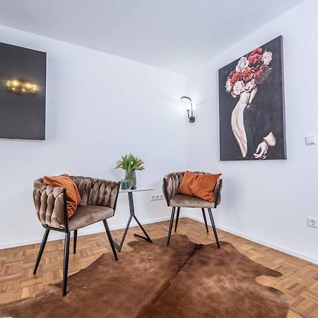 City Wohnung Fn L 5 Klimatisiert Mit Balkon Und Kueche FDH Exterior photo